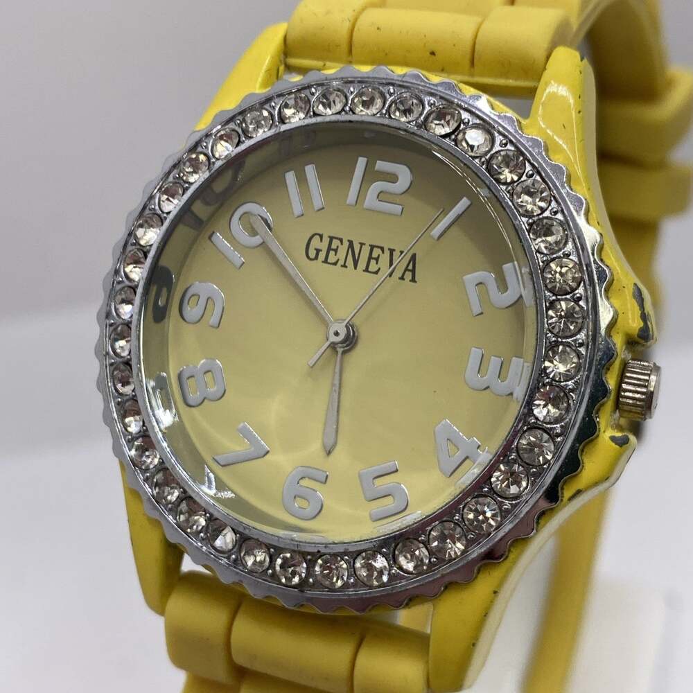 Womens Rubber Quartz Fashion Watch Works New Battery